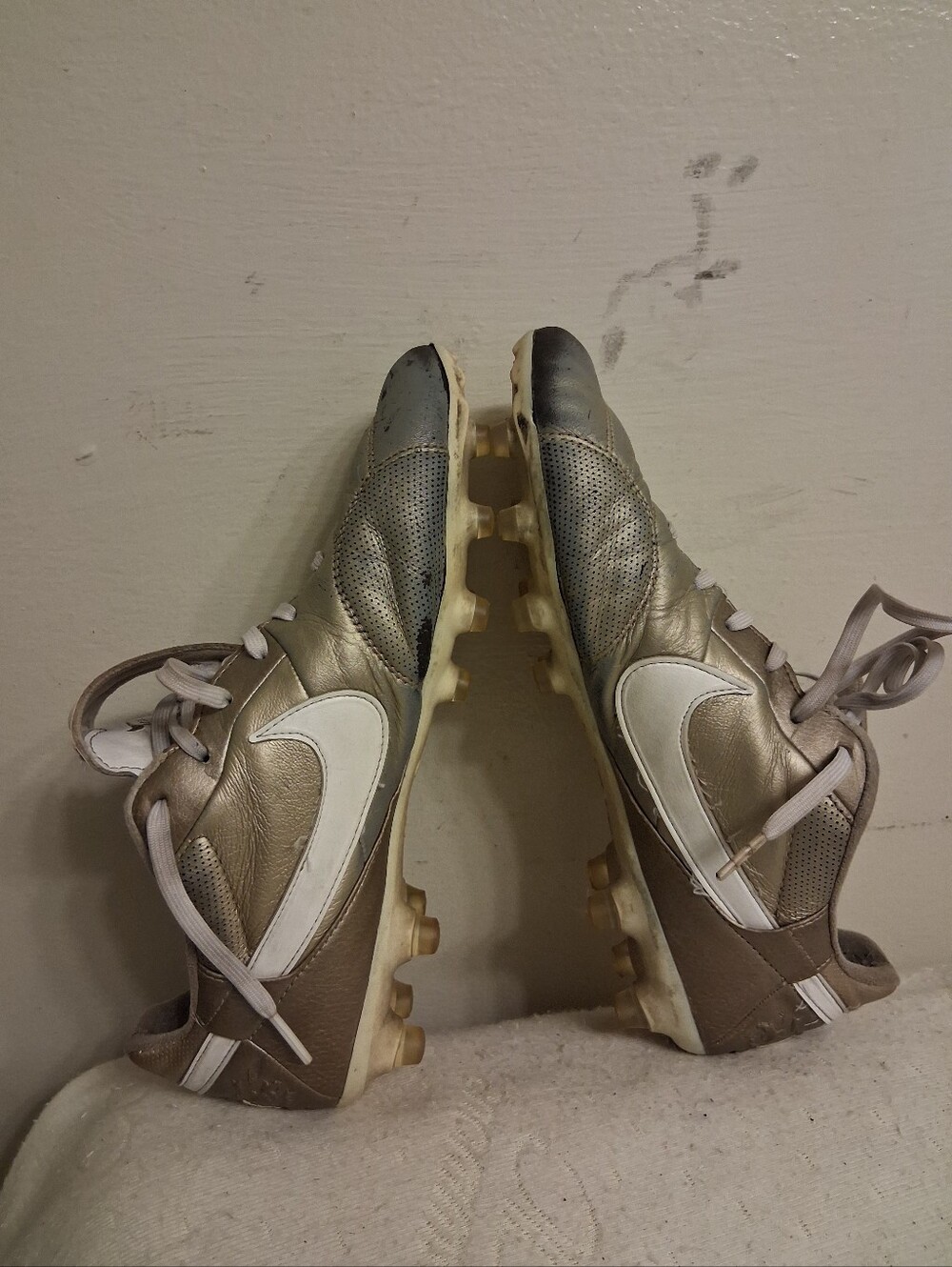 Mens Nike Gold Soccer Cleats with White Swoosh Size8